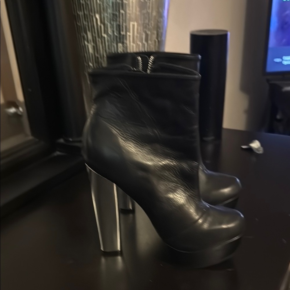 Topshop Black Leather Heeled Boots - Picture 6 of 16